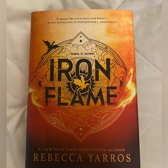 Iron Flame by Rebecca Yarrows - New, unopened, & in perfect condition - Picture 1 of 5